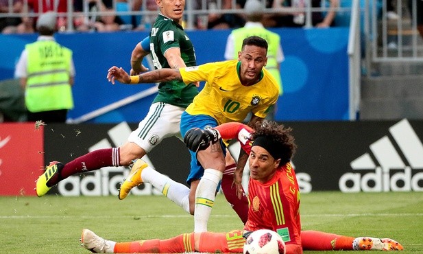 Brazylia w ćwierćfinale, Meksyk wraca do domu
