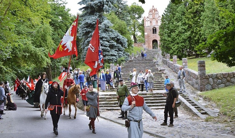 Historyczny pochód przeszedł ulicami Czerwińska