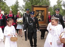 Od czasu wydarzeń sprzed dwóch dekad każdy 28. dzień miesiąca jest obchodzony w powsińskim sanktuarium jako dzień dziękczynienia.