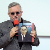 Publikację prezentuje Jerzy Kutkowski, jej redaktor i jeden z pomysłodawców.