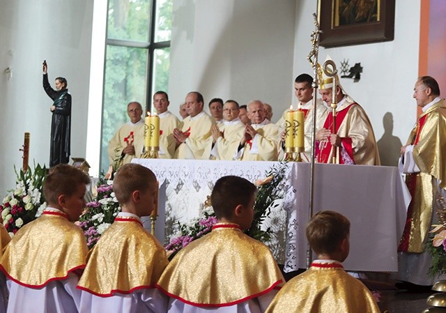 Uroczysta Eucharystia w parafii, której patronuje święty.