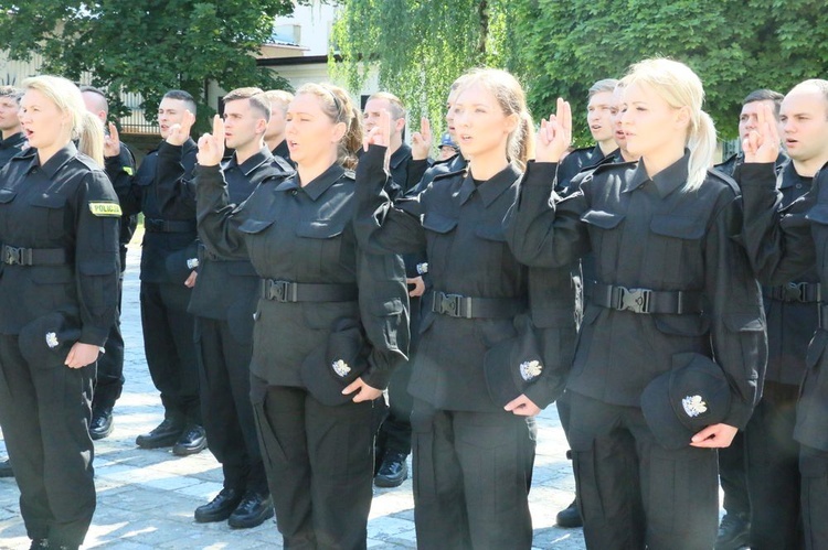 Ślubowanie nowych policjantów