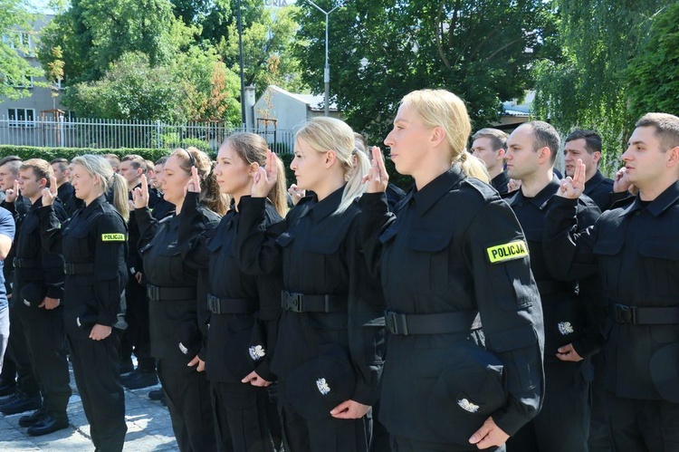 Ślubowanie nowych policjantów