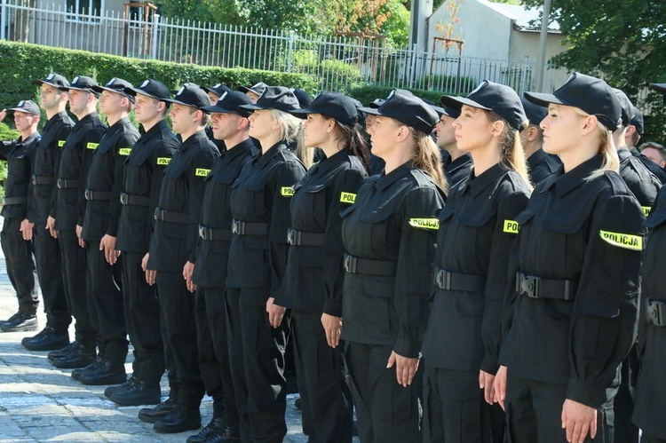 Ślubowanie nowych policjantów