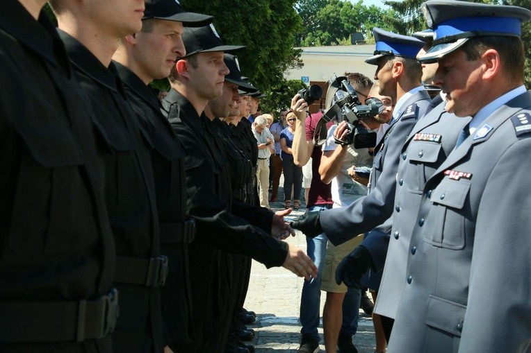 Ślubowanie nowych policjantów