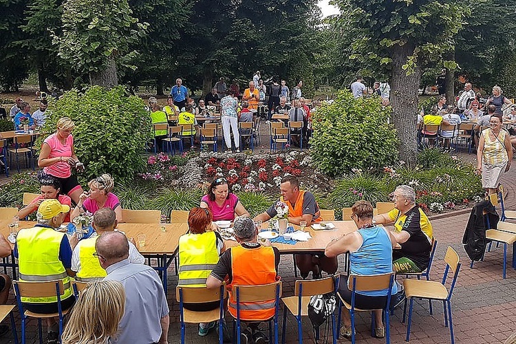 Na trasie Diecezjalnej Pielgrzymki Rowerowej