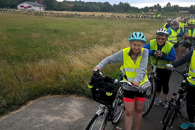 Na trasie Diecezjalnej Pielgrzymki Rowerowej