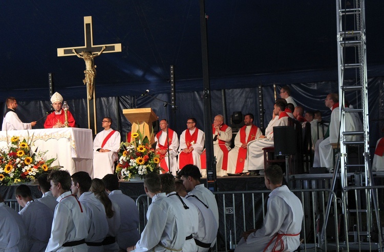 Bp Iwanecki na Festiwalu Życia