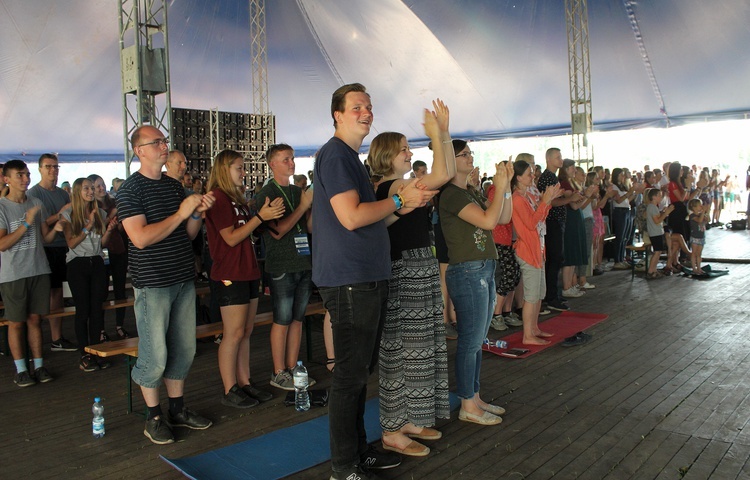 Bp Iwanecki na Festiwalu Życia