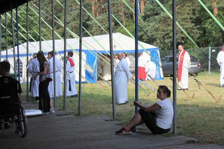 Bp Iwanecki na Festiwalu Życia