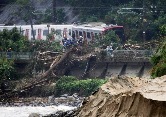 Co najmniej 16 zabitych, ponad 50 zaginionych z powodu ulew w Japonii
