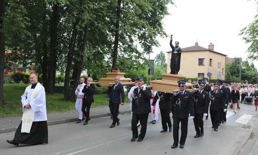 Procesja z relikwiami przeszła ulicami miasta.