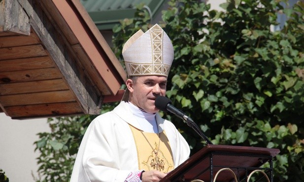 Bp Zbigniew Zieliński w trakcie homilii 