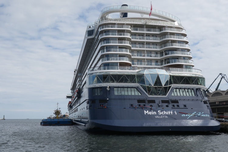 Statek "Mein Schiff 1" w gdyńskim porcie