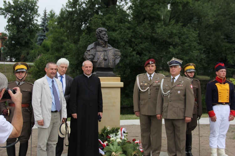 Odsłonięcie pomnika Jana Kozietulskiego w Skierniewicach