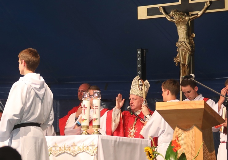 Bp Piotr Greger na Festiwalu Życia w Kokotku