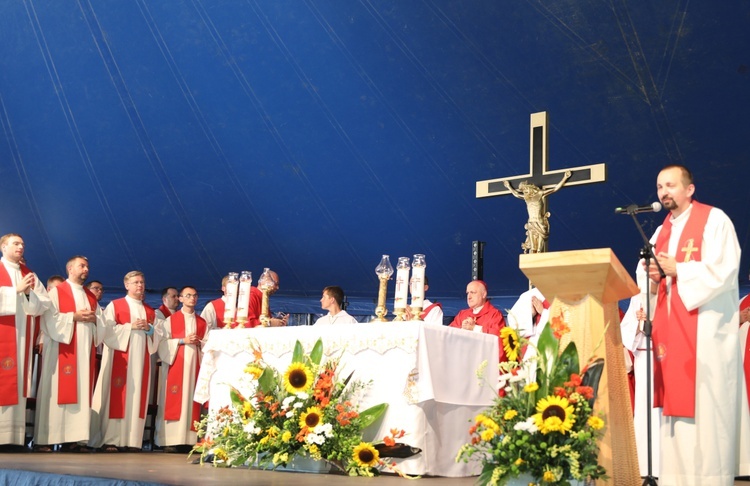 Bp Piotr Greger na Festiwalu Życia w Kokotku