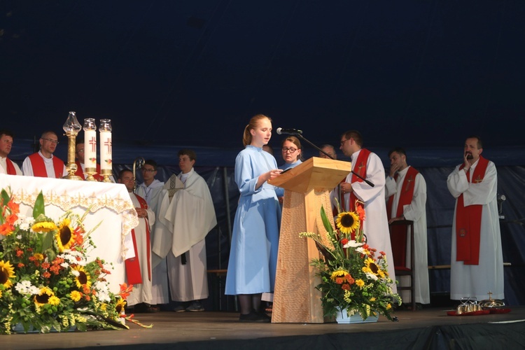 Bp Piotr Greger na Festiwalu Życia w Kokotku