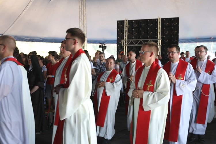 Bp Piotr Greger na Festiwalu Życia w Kokotku