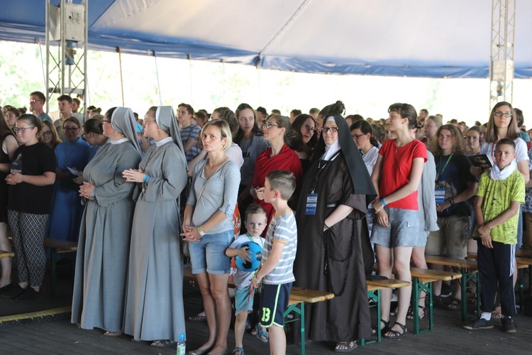 Bp Piotr Greger na Festiwalu Życia w Kokotku