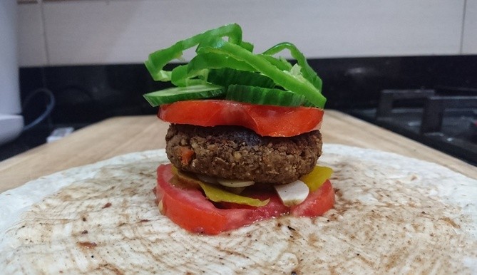 Fasolowy burger o wielu kolorach