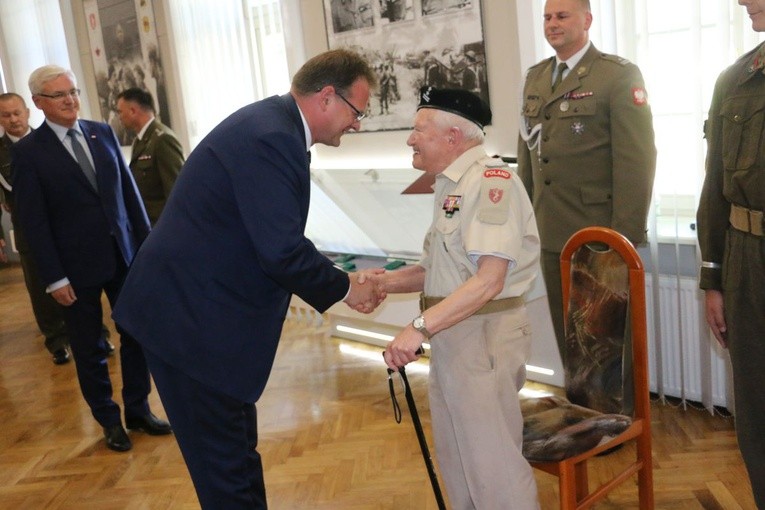 Wręczenie aktu awansu oficerskiego dla prof. Wojciechai Narębskiego