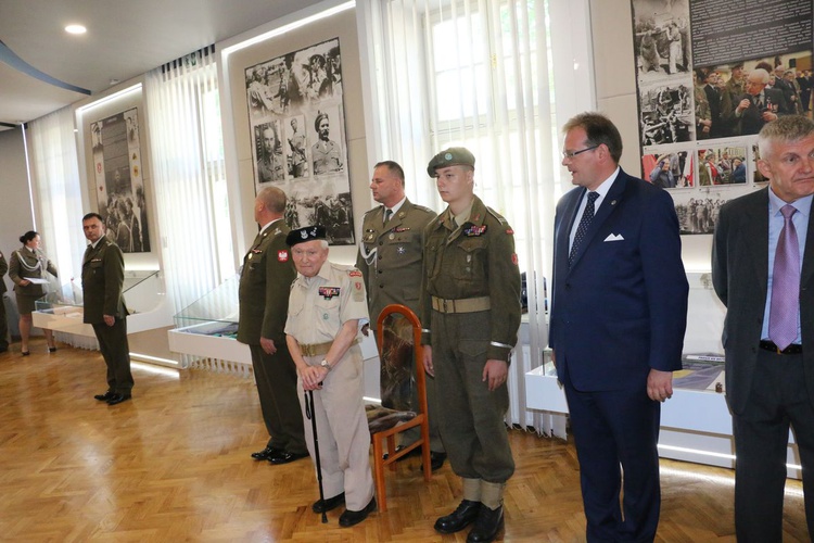 Wręczenie aktu awansu oficerskiego dla prof. Wojciechai Narębskiego