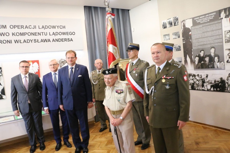 Wręczenie aktu awansu oficerskiego dla prof. Wojciechai Narębskiego