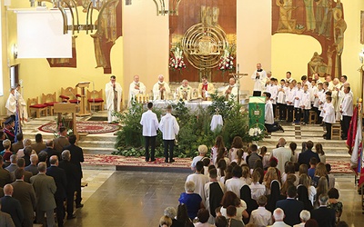 Mszy św. jubileuszowej przewodniczył biskup sandomierski. 