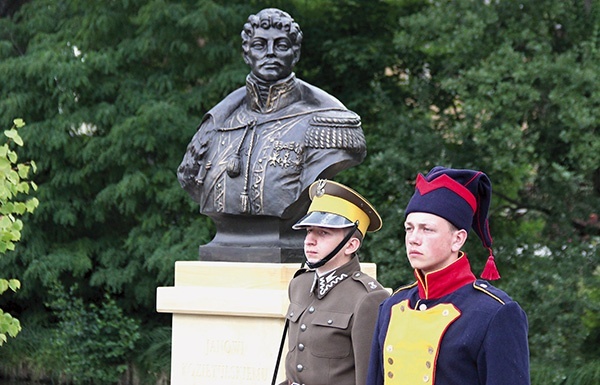 W Skierniewicach uhonorowano pułkownika armii napoleońskiej, bohatera spod Somosierry, kawalera Virtuti Militari  i Legii Honorowej.