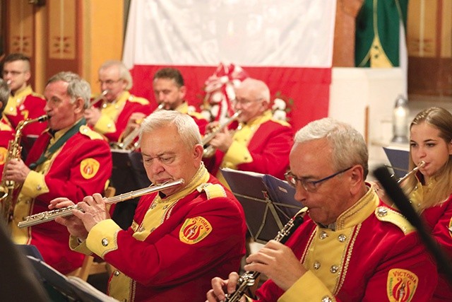 ▼	„Wielki ogień” wykonany w katedrze upamiętnił bohaterów. 