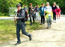 – Projekt „100 km  na 100-lecie Niepodległej” to podziękowanie Bogu za dar niepodległej ojczyzny – wyjaśnia ks. Tomasz Gospodaryk, zaprawiony caminowicz.