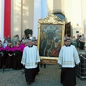 ▲	Procesja z cudownym obrazem Matki Bożej.