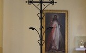 Kościół w Rydułtowach z nowym krzyżem i kapsułą 