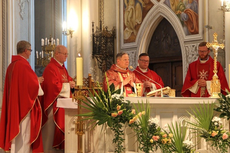 Wieczornej Eucharystii sprawowanej w 2. rocznicę śmierci abp. Zimowskiego przewodniczył bp Tomasik