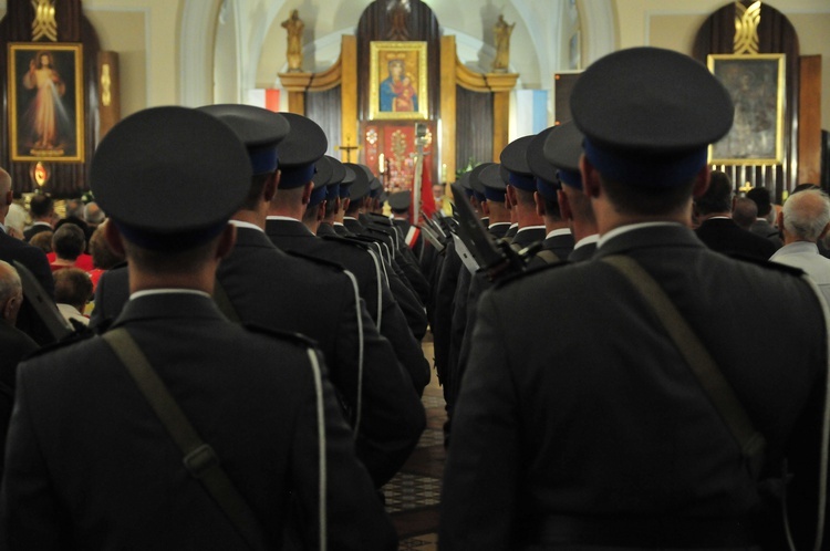 Święto Policji w Puławach. Uroczystości w kościele garnizonowym