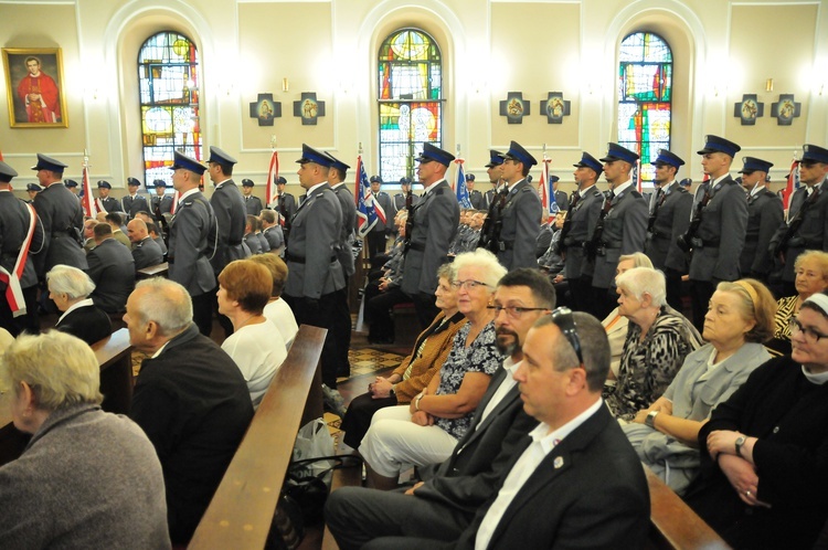 Święto Policji w Puławach. Uroczystości w kościele garnizonowym