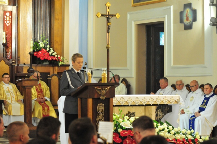 Święto Policji w Puławach. Uroczystości w kościele garnizonowym