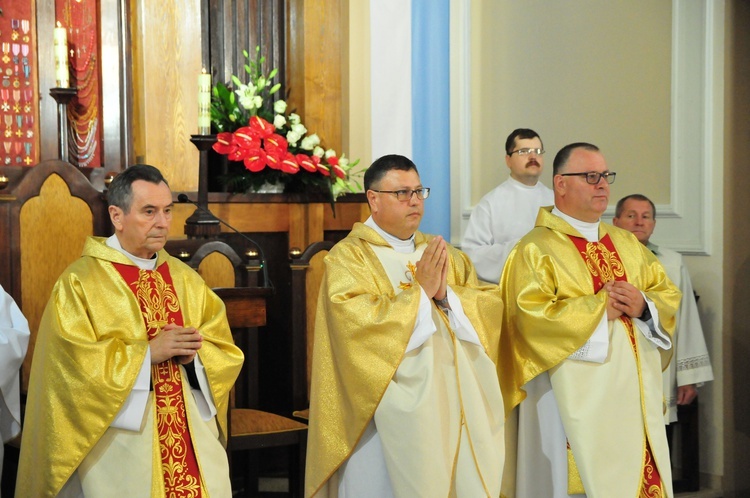 Święto Policji w Puławach. Uroczystości w kościele garnizonowym