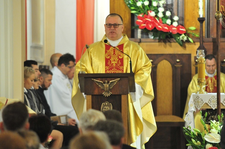 Święto Policji w Puławach. Uroczystości w kościele garnizonowym