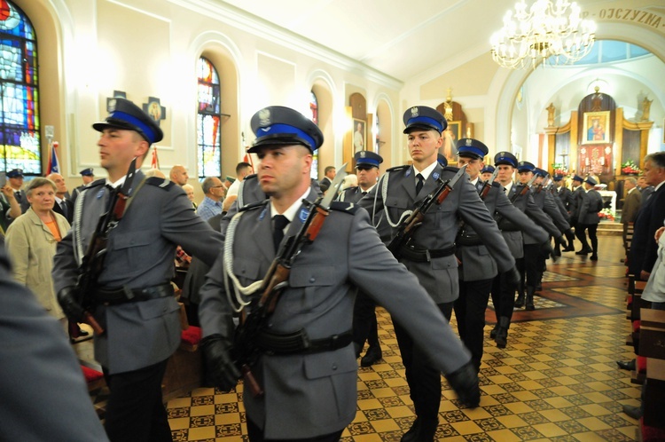 Święto Policji w Puławach. Uroczystości w kościele garnizonowym