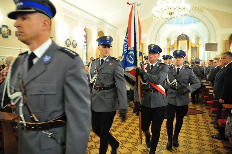 Święto Policji w Puławach. Uroczystości w kościele garnizonowym