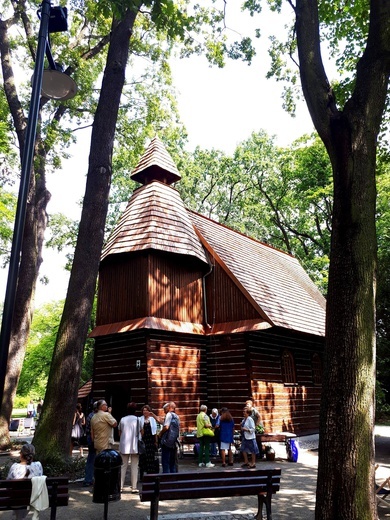 Kościółek św. Jana Nepomucena w parku Szczytnickim