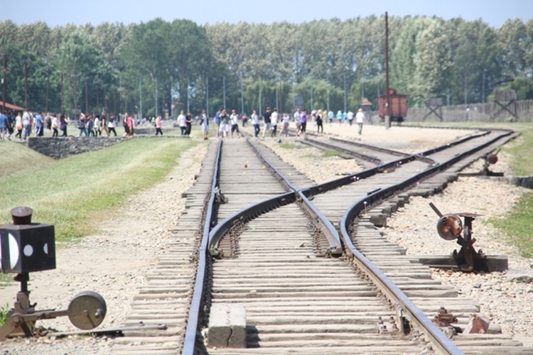 Rampa obozowa w byłym niemieckim nazistowskim obozie zagłady obozie zagłady KL Auschwitz-Birkenau