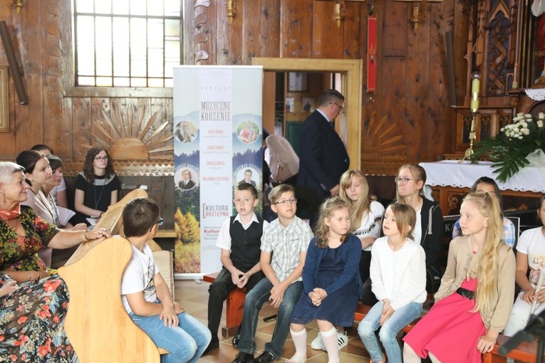 Muzyczne korzenie - warsztaty dla dzieci z parafii w Juszczynie