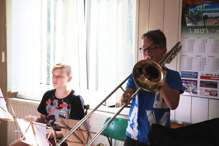 Muzyczne korzenie - warsztaty dla dzieci z parafii w Juszczynie