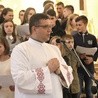 Ks. Michał Machnio ze swoją grupą z parafii w Rudkach