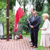 Po Mszy św. głos zabrali Alicja Rawska, prezes TMLiKPW, oraz radny  Witold Zych.