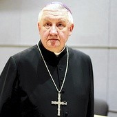 ▲	Biskup Romuald Kamiński przywrócił do posługi kapłańskiej ks. Wojciecha Lemańskiego. – Dajemy mu szansę – mówi ordynariusz diecezji warszawsko-praskiej.