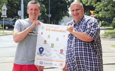 Paweł Jaskulski (po lewej) i Wojciech Bystry zachęcają do korzystania z nowej aplikacji „Arrels”.